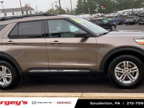 Used 2021 Ford Explorer XLT w/ Class III Trailer Tow Package AWD/4WD image 11