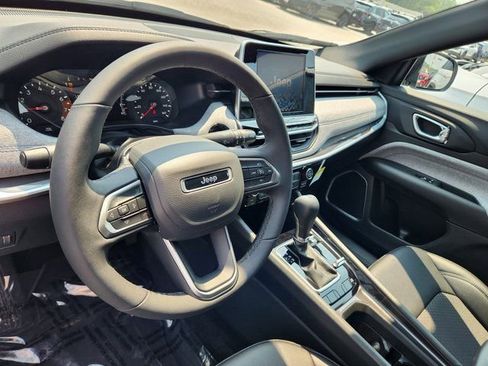 New 2025 Jeep Compass Latitude image 12