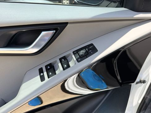 Certified 2023 Kia Niro Wind FWD image 13