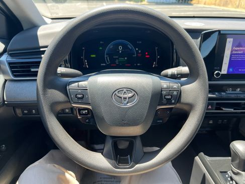 Used 2025 Toyota Camry LE w/ Convenience Package FWD image 14