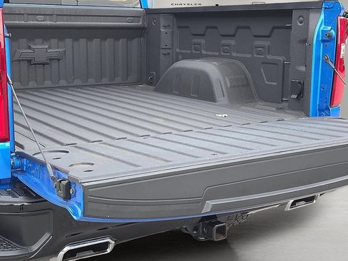 Used 2025 Chevrolet Silverado 1500 LT Trail Boss w/ Convenience Package II AWD/4WD image 9