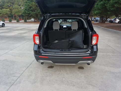Used 2022 Ford Explorer Limited w/ Equipment Group 301A RWD image 18