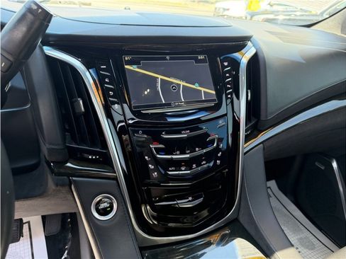 Used 2017 Cadillac Escalade Platinum RWD image 47