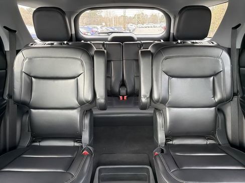 Used 2021 Ford Explorer XLT w/ Equipment Group 202A image 33