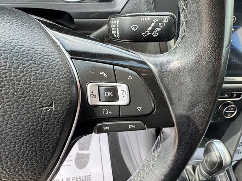 Used 2018 Volkswagen Tiguan SE w/ Panoramic Sunroof Package image 19