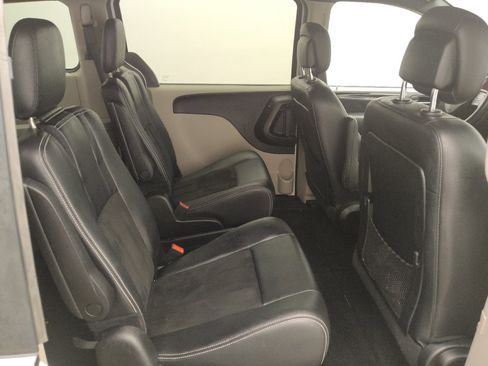 Used 2019 Dodge Grand Caravan SXT FWD image 19
