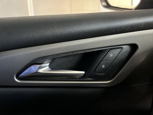 Used 2025 Chevrolet Traverse LT image 28