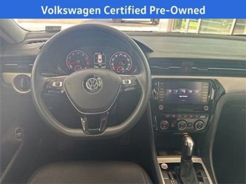 Certified 2022 Volkswagen Passat 2.0T SE image 18