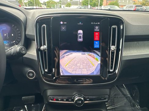 Used 2024 Volvo XC40 B5 Core w/ Protection Package Premier AWD/4WD image 18