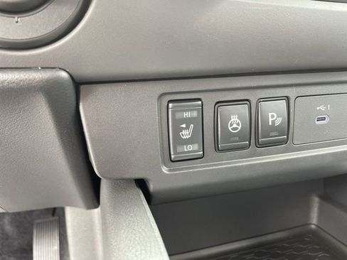 Used 2025 Nissan Frontier SV w/ SV Convenience Package image 28