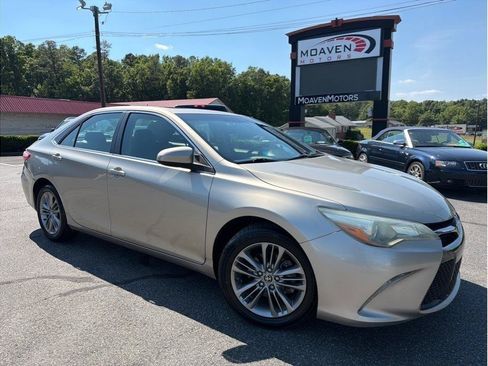 Used 2015 Toyota Camry SE w/ Moonroof Package FWD image 1