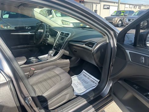 Used 2013 Ford Fusion SE FWD image 12