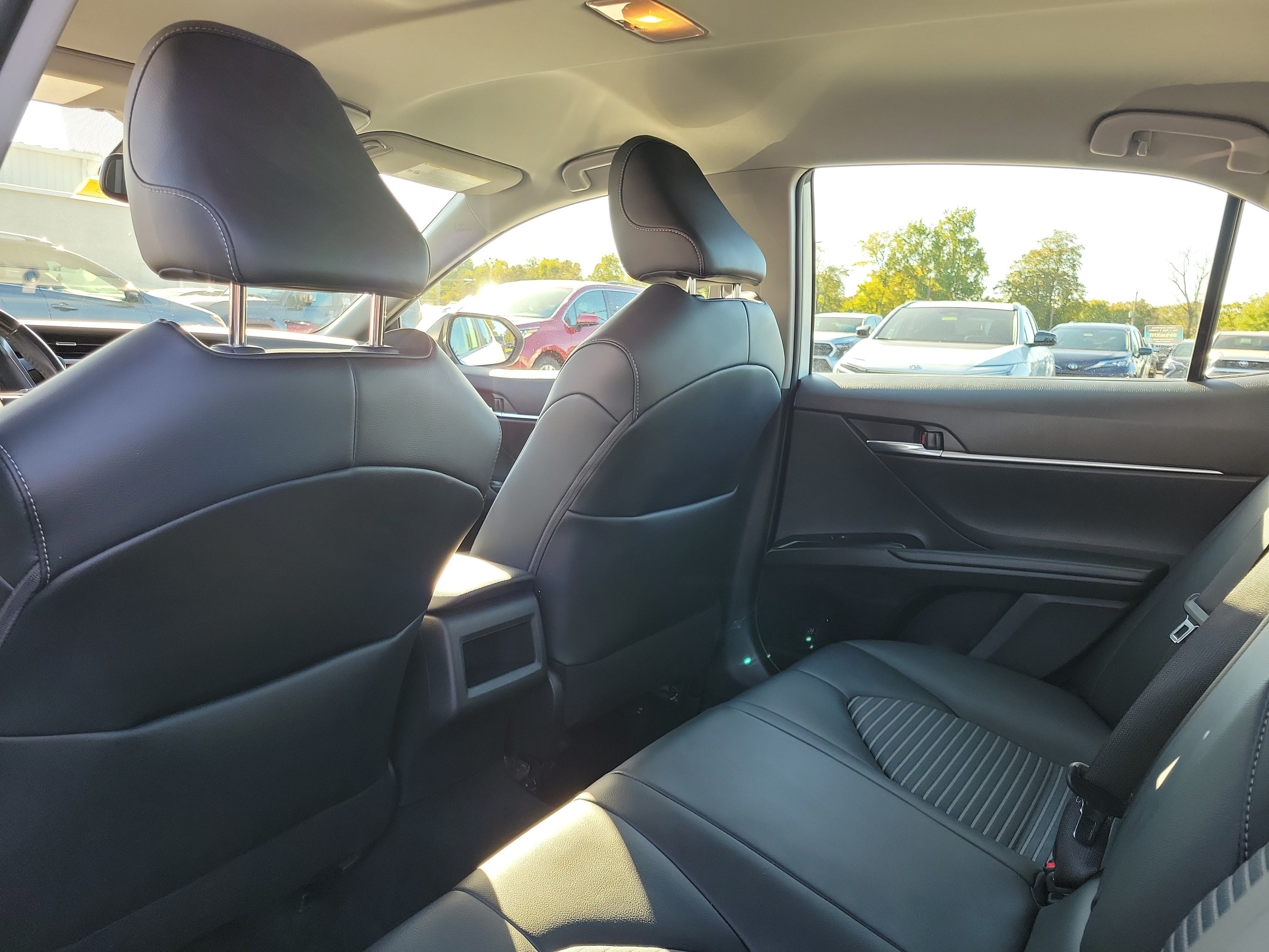 Used 2020 Toyota Camry SE w/ Convenience Package FWD image 14