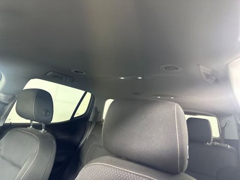 Used 2021 GMC Acadia SLE image 12