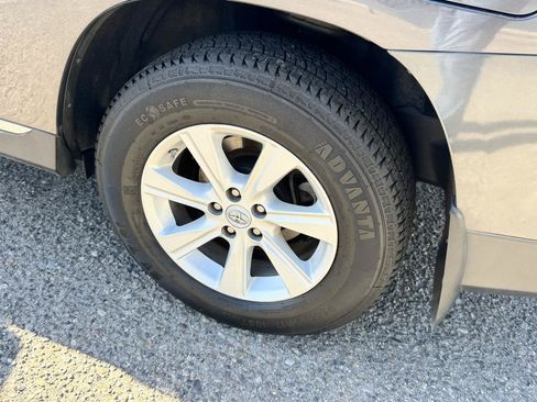 Used 2012 Toyota Highlander FWD image 13