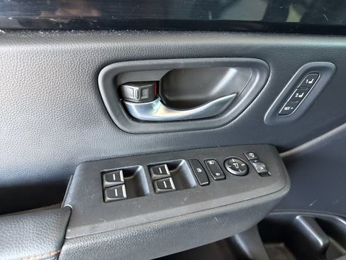 Used 2025 Honda Pilot TrailSport image 11