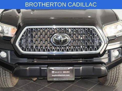 Used 2018 Toyota Tacoma TRD Off-Road w/ TRD Premium Off Road Package AWD/4WD image 12
