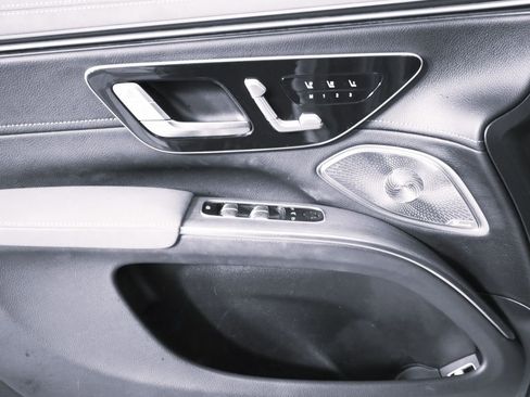 Used 2023 Mercedes-Benz EQS 580 4MATIC SUV image 10