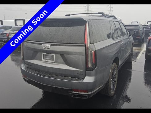 Used 2022 Cadillac Escalade ESV Sport Platinum w/ LPO, ONYX Package AWD/4WD image 17