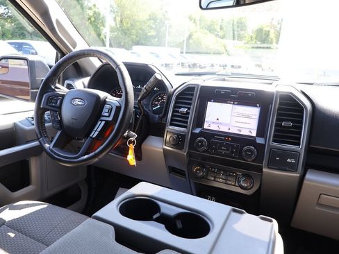 Used 2019 Ford F150 XLT w/ Equipment Group 302A Luxury AWD/4WD image 26