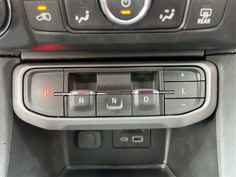 Used 2023 GMC Acadia AT4 w/ Technology Package image 17