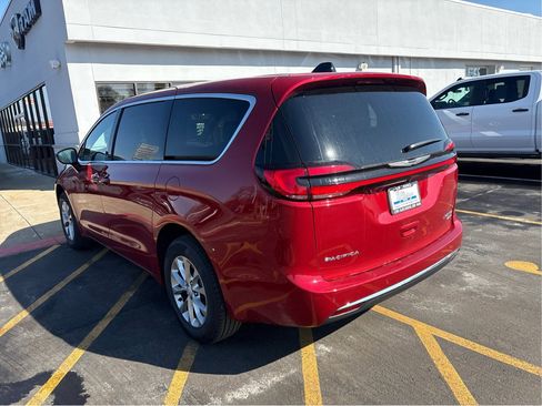New 2026 Chrysler Pacifica Limited image 5