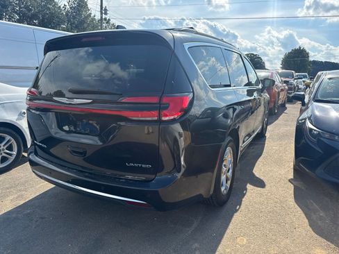 Used 2022 Chrysler Pacifica Limited FWD image 13