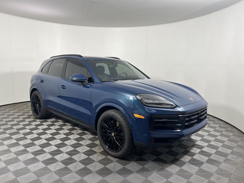 Certified 2025 Porsche Cayenne AWD/4WD image 9