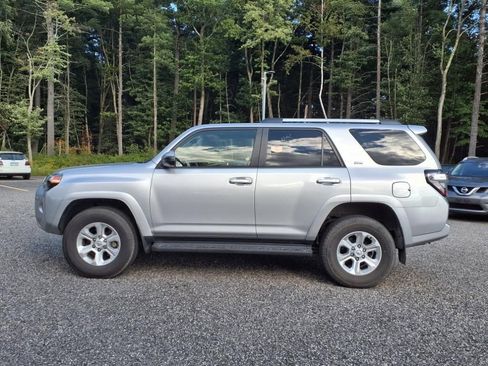 Used 2024 Toyota 4Runner SR5 image 12