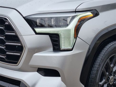 Used 2024 Toyota Sequoia Platinum image 6