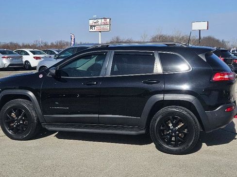 Used 2017 Jeep Cherokee Trailhawk image 8