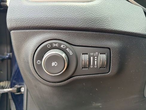 Used 2018 Jeep Compass Latitude w/ Popular Equipment Group image 22