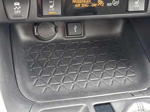 Used 2022 Toyota RAV4 XLE w/ Convenience Package image 25