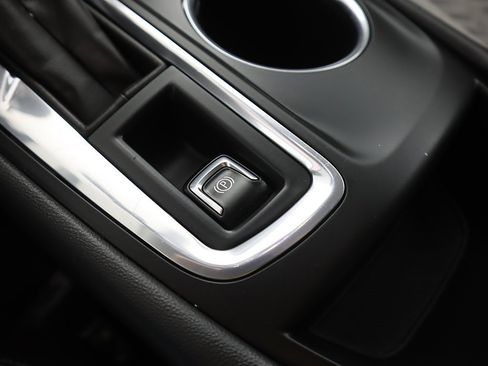 Used 2023 Chevrolet Equinox LT image 43