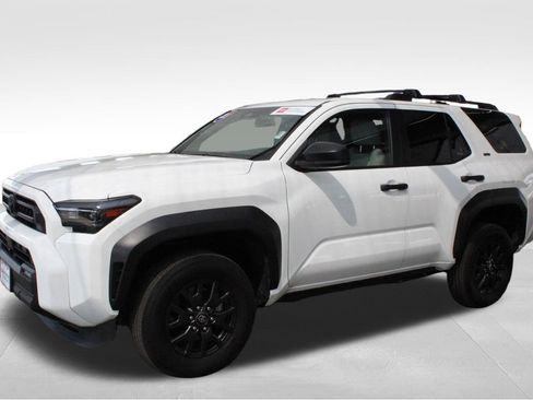 Certified 2025 Toyota 4Runner SR5 AWD/4WD image 9
