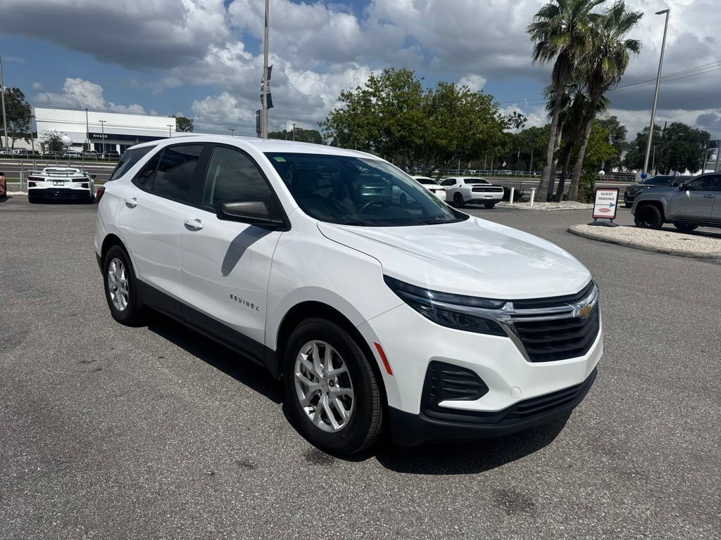 Used 2024 Chevrolet Equinox LS w/ LS Convenience Package FWD image 3