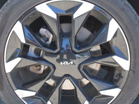 Certified 2024 Kia Sorento EX w/ Panoramic Sunroof Package FWD image 19