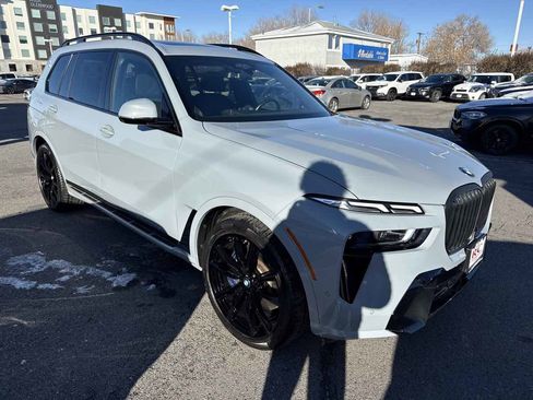 Used 2023 BMW X7 xDrive40i w/ M Sport Package image 4