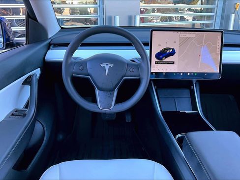 Used 2020 Tesla Model Y Long Range image 4