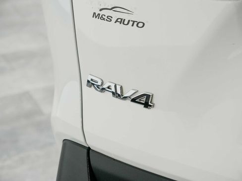 Used 2021 Toyota RAV4 XLE image 12