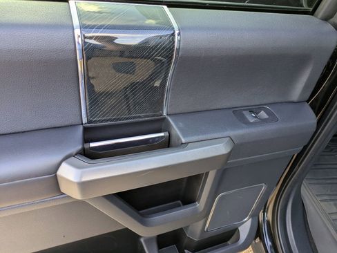 Used 2022 Ford F250 Platinum w/ FX4 Off-Road Package image 13