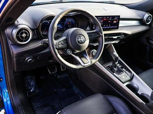 Used 2025 Alfa Romeo Tonale w/ Premium Package image 10