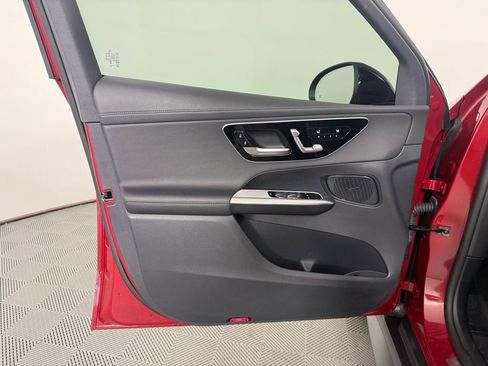 Used 2024 Mercedes-Benz GLC 300 4MATIC image 19