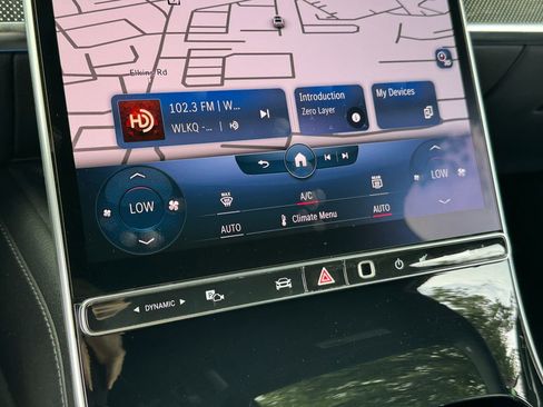 Used 2022 Mercedes-Benz S 500 4MATIC w/ AMG Line Package image 37