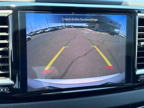 Used 2024 Chrysler Pacifica Touring-L FWD image 26