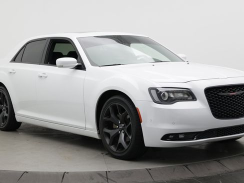 Used 2022 Chrysler 300 S RWD image 3