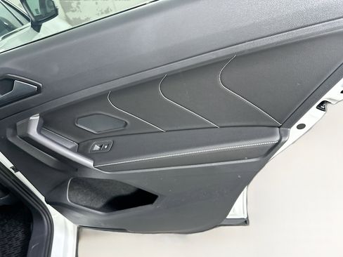 Used 2022 Volkswagen Tiguan SE image 30