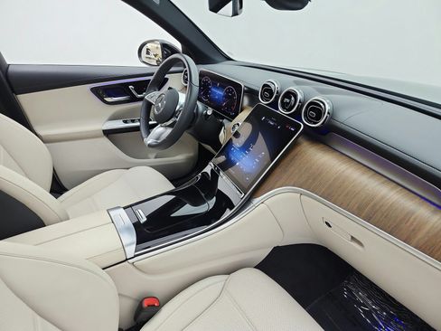 Used 2024 Mercedes-Benz GLC 300 image 18
