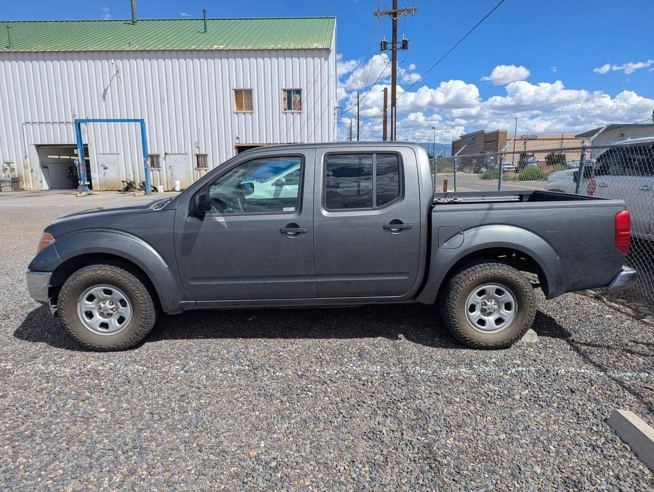Used 2007 Nissan Frontier SE w/ Power Pkg RWD image 2