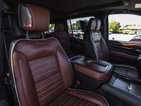 Used 2024 GMC Yukon XL Denali Ultimate AWD/4WD image 29